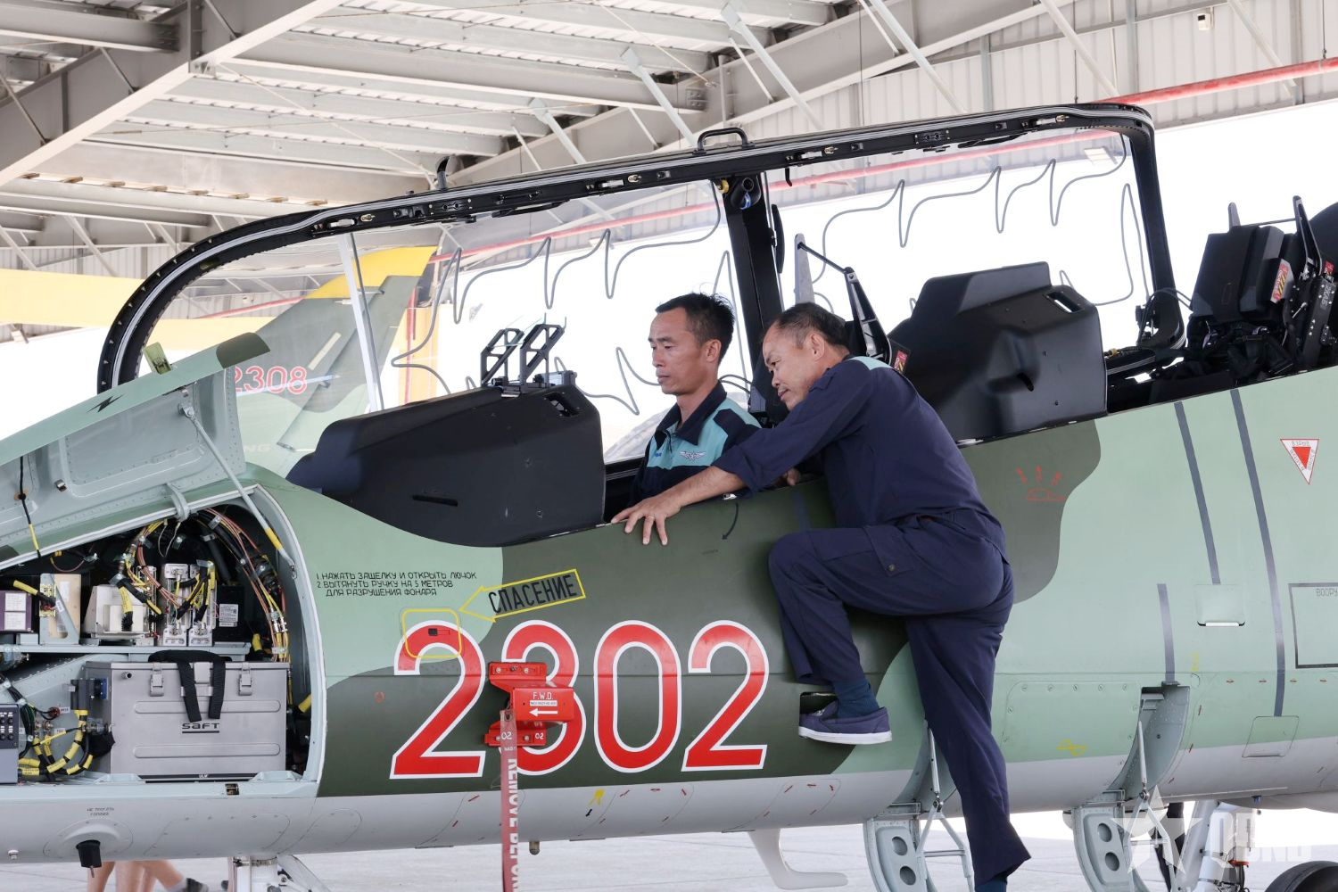 Bác sĩ của những cánh chim sắt 